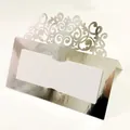 Elegante segnaposto nuziale in argento intagliato al laser con decorazione in pizzo - Argento Riflettente