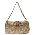 Dettaglio della lussuosa pochette in strass dorati con scintillante chiusura floreale - Oro
