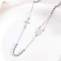 Detail van een 3 mm roestvrijstalen rozenkrans ketting met kruis en Maria bedeltjes. - Staalkleur Priester