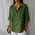 Détail de la blouse ample en coton lin vert avec col en V et boutons pour femme - Vert Militaire