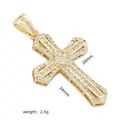 Vue détaillée d'un pendentif en croix en cuivre doré avec des pierres en zircone cubique - Pendentif Croix Zirconia Carré en Gradins (#9)