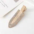 Vista detallada de un elegante pasador de pelo de aleación dorada con strass brillante - Estilo Completo de Zirconia / Dorado