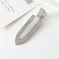 Detalle de un clip para el cabello plateado con filas de brillantes diamantes de imitación - Estilo Completo de Zirconia / Plateado