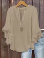 Détail d'une blouse ample à col en V de couleur unie avec des manches à volants. - 2XL / Kaki