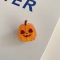 Λεπτομερής όψη κλιπ μαλλιών κολοκύθα Halloween από πορτοκαλί ακρυλικό υλικό - Κολοκύθα Μικρό Κλιπ