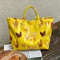Gele waterdichte PVC draagtas met een schattige kip- en eendencartoonprint afbeelding - 44X31CM / Boerderij Gevogelte Cartoon Print Stijl (款式3)