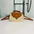 Borsa da spiaggia retrò in paglia intrecciata con patta e tracolla in similpelle - Beige