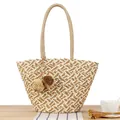 Beige en wit geweven schoudertas van papiertouw met decoratieve pompons voor de zomer - Beige