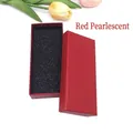 Dettaglio scatola porta orologi rettangolare rosso perlato con spugna nera. - Rosso Perlato