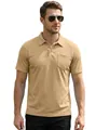 Nahaufnahme eines khakifarbenen Poloshirts aus atmungsaktivem Mesh-Gewebe mit Tasche - Khaki