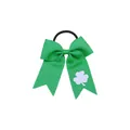 Fiocco per capelli verde per San Patrizio con stampa di trifoglio bianco festivo - Elastico per capelli con fiocco stampa trifoglio verde brillante (MB6852)
