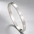 Bracelet jonc chic en acier inoxydable argenté avec des motifs de cœurs gravés - Style Cœur / Argenté