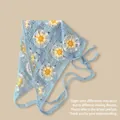 Bandana triangulaire bleu clair tricoté à la main avec motif marguerites blanches - Taille unique / Marguerite blanche étoilée - Bleu