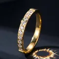 Bague élégante en acier titane plaqué or avec diamants incrustés scintillants. - Taille 5 / Style Strass Pavé (11-E-3) / Or