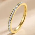 Minimalistischer goldener Eternity-Ring aus Edelstahl mit brillanten weißen Steinen - Größe 5 / Vollkreis-Strass (36-B-1) / 2,0mm Breite / Gold