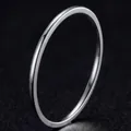 Minimalistischer dünner silberner Titanstahlring für Damen, schlichtes stapelbares Design - Größe 5 / Stahlfarbe (1mm Breite)