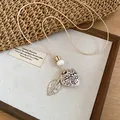 Collier cœur en résine style vintage Maillard avec motifs gravés et breloque feuille argent - Style Vintage Feuille de Cœur (17#) / Blanc