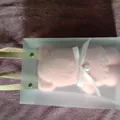 Serviette ourson en polaire corail rose avec perle dans un joli sac cadeau givré. - Sac à Main (Sans Ours)