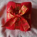 Coffret cadeau serviette en molleton de corail rouge avec ruban festif. - Serviette de Mariage Noeud Double Bonheur
