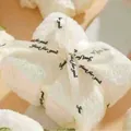Serviette cadeau en polaire corail blanche en forme d'ours avec ruban cadeau - Crème Ruban Blanc Petit Bloc (30*40cm)