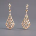 Pendientes colgantes dorados con pedrería para novias y vestidos de gala - Dorado