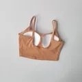 Vue détaillée d'un caraco de sport pour femme avec coussinets intégrés confortables. - S / Hauts / Soleil du Désert