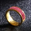 Bague en acier titane doré poli de 8 mm avec des strass Shamballa roses brillants - Taille 7 / Plaqué Or Zirconium Rose Rouge