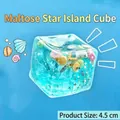 Detalle de un juguete antiestrés de maltosa con forma de cubo de hielo aurora y conchas - Cubo De Maltosa Con Forma De Estrella De 45 Cm (opuesto)