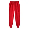 Pantaloni della tuta in pile rosso slim fit da uomo dotati di una comoda coulisse regolabile - S / Rosso