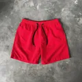 Levendige felrode casual zomerstrandshort voor heren met elastische trekkoord - M / Rood