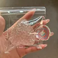 Gros plan d'un jouet squishy fraise rose à paillettes avec dimensions et poids détaillés. - Fraise Transparente Solide (Sans Chaîne)