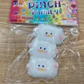 Set mit drei weißen katzenförmigen Squishy-Spielzeugen zur effektiven Stressbewältigung - Drei Schafe Stapel