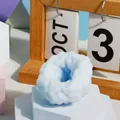 Jouet squishy donut bleu ciel à texture de nuage idéal pour soulager le stress - Balle de Perle Bleu Myrtille