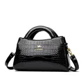Bolso de charol negro con grabado de cocodrilo, asa superior y logo de canguro dorado - 28*9*18 / Negro