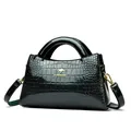Elegante bolso de mano en charol verde oscuro con relieve de cocodrilo y logo canguro oro - 28*9*18 / Verde