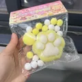 Simpatico giocattolo antistress a forma di zampa gialla con morbidi pon pon colorati inclusi. - Stile Floccato / Zampa di Gatto Floccata (Base Gialla Zampa Bianca)