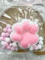 Giocattolo squishy zampa di gatto rosa con pompon, antistress a rimbalzo lento - Bianco con zampa rosa