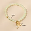 Bracelet en perles de jade blanc naturel avec charm Fu doré 12mm et perles 6mm - 6mm / Style Plaque de Chance Jade Xinshan Naturel