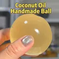 Nahaufnahme eines 50g transparenten gelben TPR Antistress-Quetschball Spielzeugs - Handgefertigter Kokosöl-Ball / 6cm / Gelb