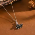 Elegante collana con un pendente a cigno nero e zirconi su una catena argentata - Collana T064 Cigno Nero Argento