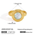 Vista dettagliata di un anello in acciaio inossidabile dorato con resina e misure. - Anello in Resina Tondo - Oro Blu (JDR0105307-BL)