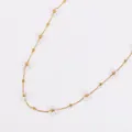 Collier fleurs en perles blanches de style bohème fait main avec chaîne dorée - Collier (Avec Perles) / Blanc