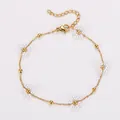 Élégant bracelet bohème en acier inoxydable doré avec de délicats charms fleurs en perles - Bracelet (Avec Perles) / Blanc