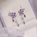 Elegante paarse zirkoon bloem oorbellen met traanhangers op een wit juwelendoosje - Zilveren naald / Zilver paars bloem druppel stijl (2#)