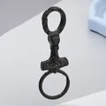 Portachiavi Martello di Thor vichingo vintage in acciaio titanio con rilievo sbalzato - Stile Martello di Thor (KY1395-KJX) / Nero antico