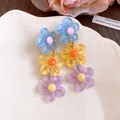 Niedliche bunte dreistöckige Blumen-Ohrhänger aus Harz für Damen in Pastelltönen. - Stil 57# / Silbernadel / Blau-Gelb-Lila