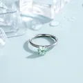 Elegante F136 titanium ring met een schitterende lichtgroene zirkoonsteen van 4 mm - 4mm Zirconia Stijl (A1453-5) / 10mm Binnendiameter (Enkel Stuk) / Muntgroen