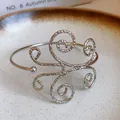 Bracciale a fascia in metallo argentato con vortici floreali e lussuosa finitura martellata - Stile Vortice Floreale Astratto (32#) / Argento