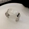 Elegante bracciale rigido largo in metallo argento con motivo a strisce strutturate - Stile Texture a Righe Verticali Larghe (34#) / Piccolo / Argento