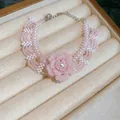 Handgemaakte roze kristallen kralenarmband met elegant parelbloemmotief en verstelbare ketting - Armband (HN11516) / Roze